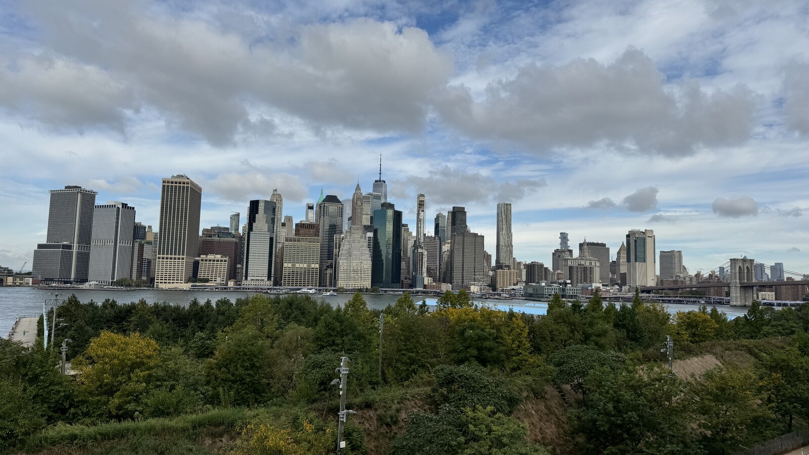 Lower Manhattan and the Brooklyn Bridge seen across the East River from Brooklyn
